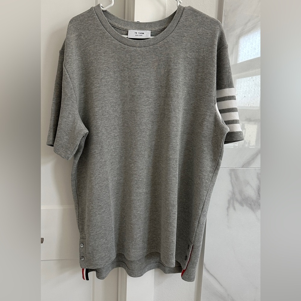Men's Grey Short-Sleeve Crewneck Shirt